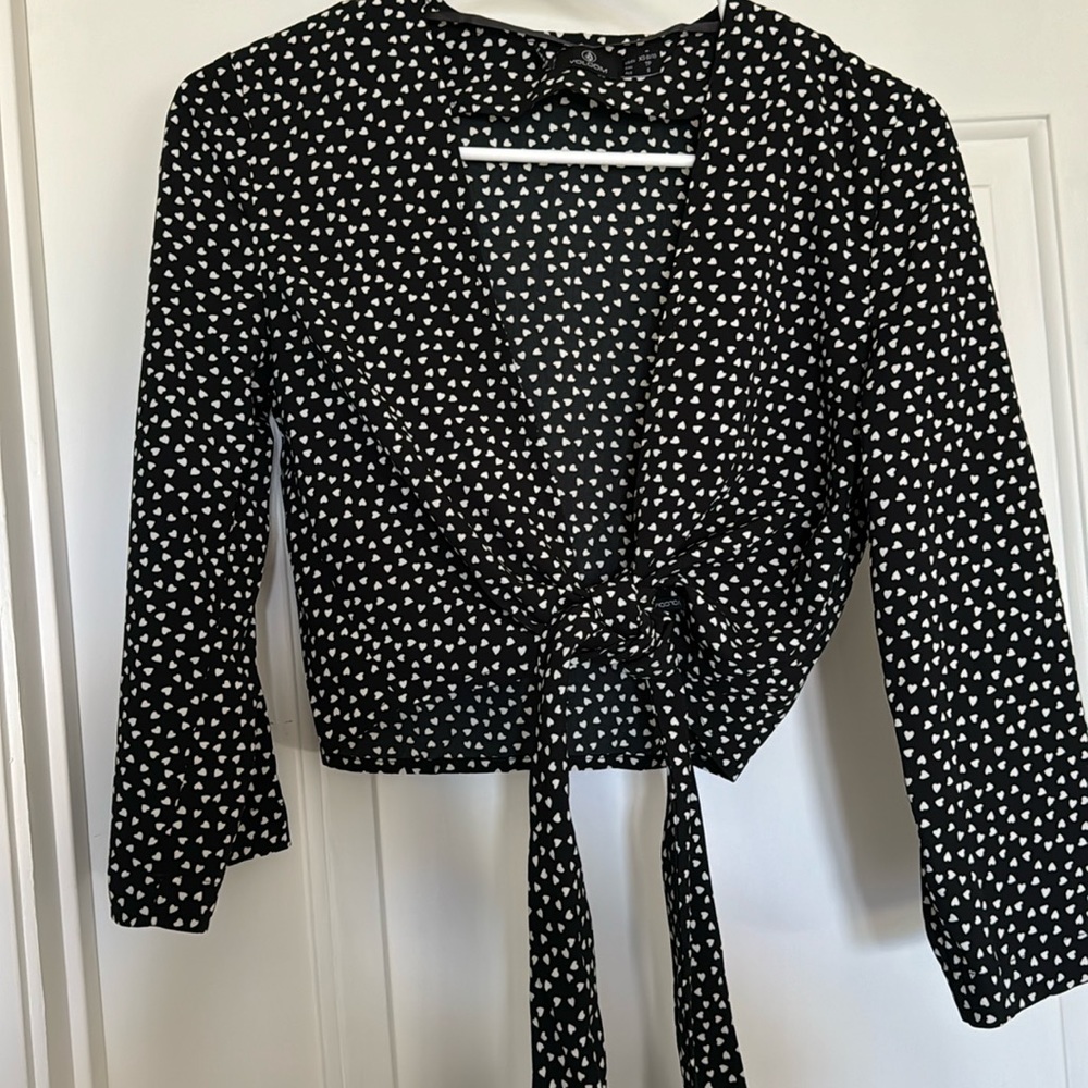 Volcom Xs Crop Top With Front Tie Closure - image 1